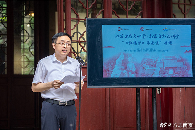 上海大学慈海浩，探索学术与人文的交汇点